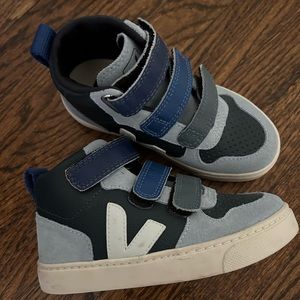 Kids VEJA high top sneakers. Size 12.5 US. Worn only a couple of times!